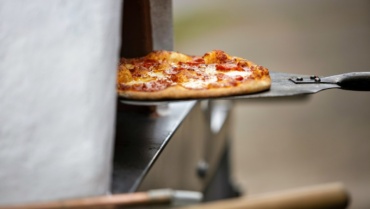 Why a Pizza Van Is the Perfect Slice of Heaven for Outdoor Weddings