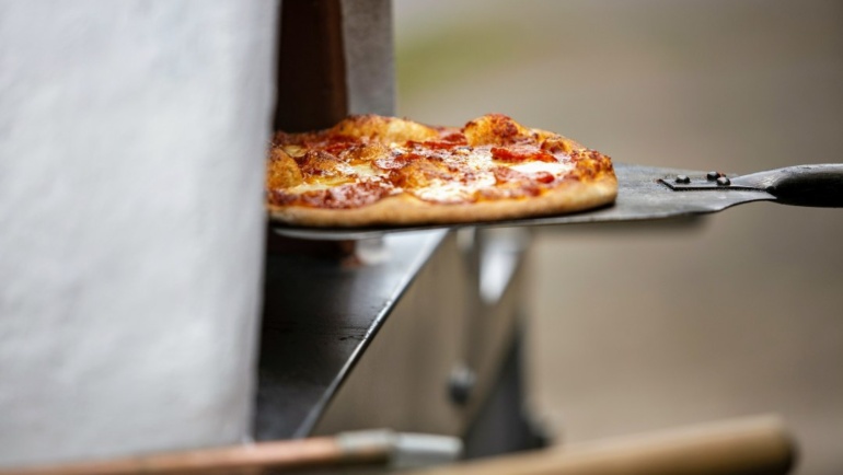 Why a Pizza Van Is the Perfect Slice of Heaven for Outdoor Weddings
