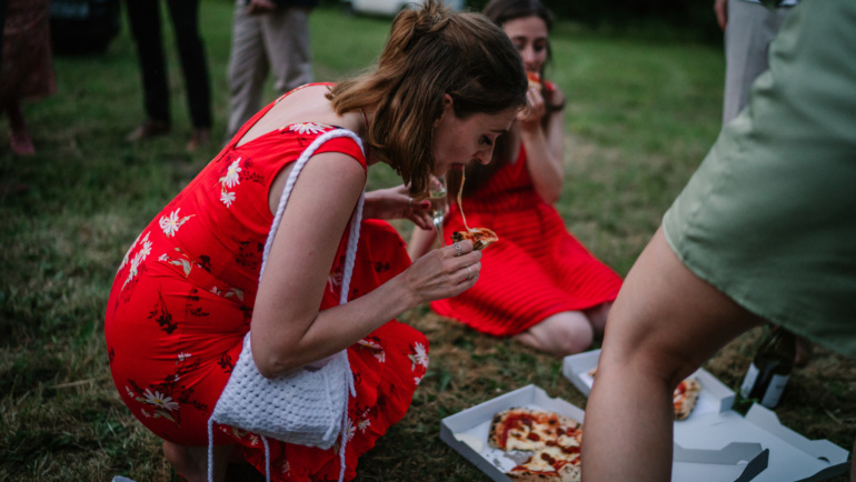 Why Wood-Fired Pizzas Are a Popular Choice for Evening Wedding Food